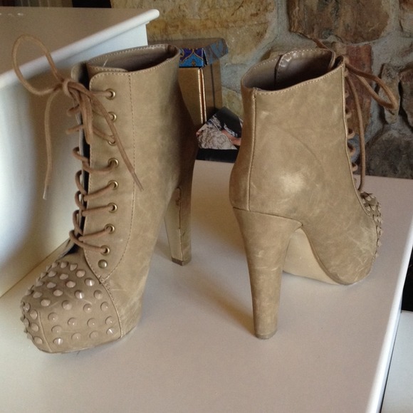 Beige Lita inspired bootie