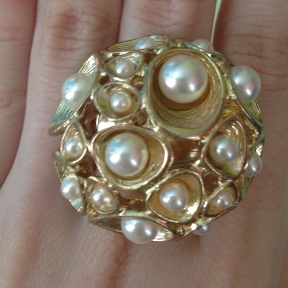 Pearls in oysters ring