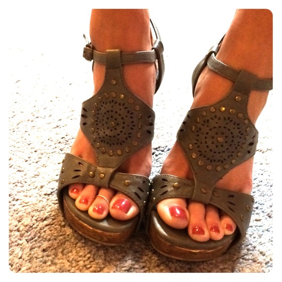 City classified wedges size 7