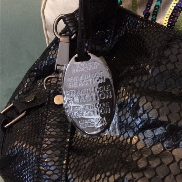 ‼️SOLD‼️Kenneth Cole Black Python Print Handbag - Picture 3 of 4