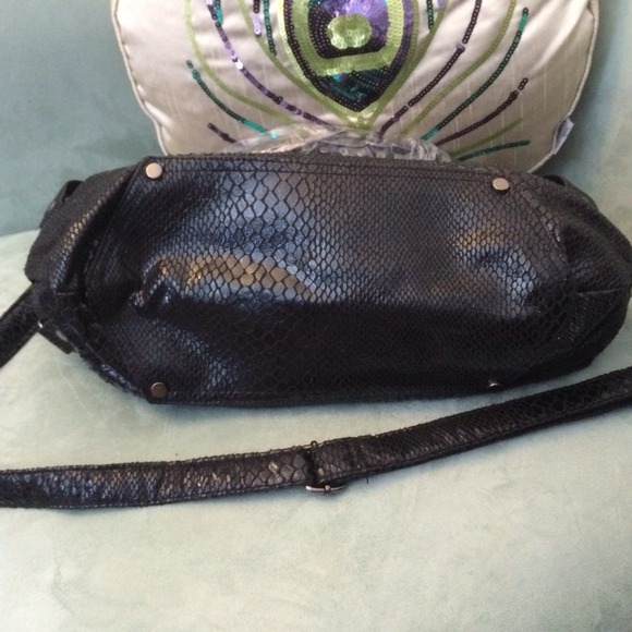 ‼️SOLD‼️Kenneth Cole Black Python Print Handbag - Picture 4 of 4