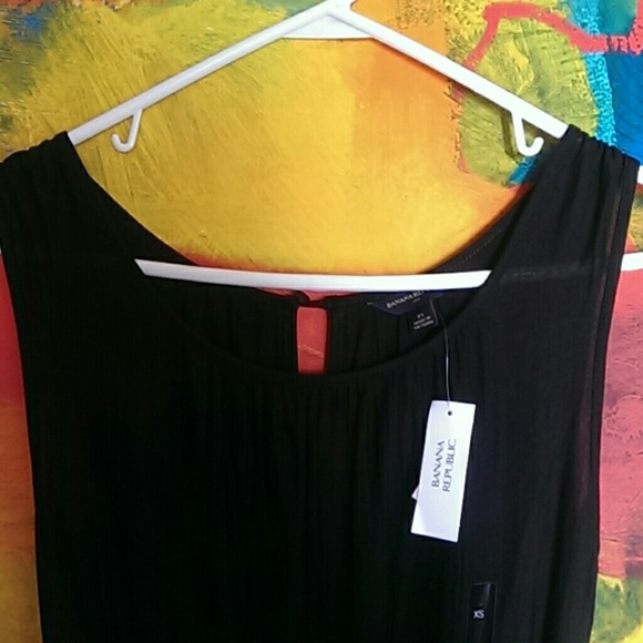 Hold. Banana Republic black sleeveless top - NWT - Picture 2 of 4