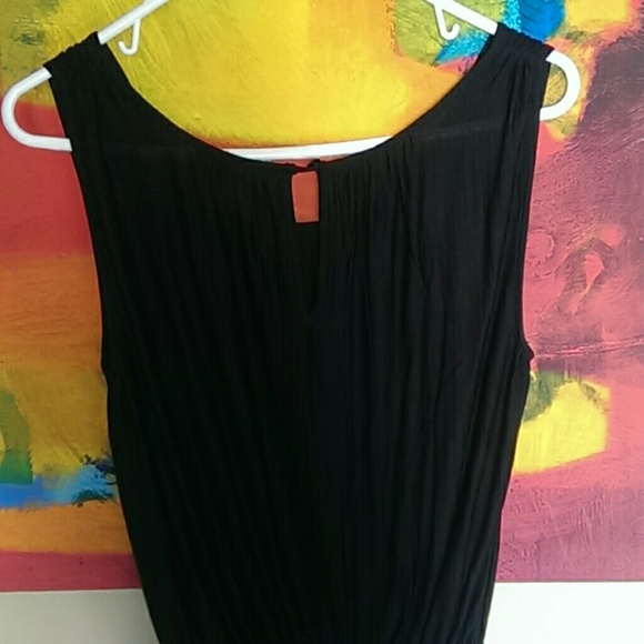Hold. Banana Republic black sleeveless top - NWT - Picture 3 of 4