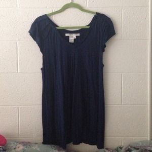 MaxStudio v neck tee with textured sleeves