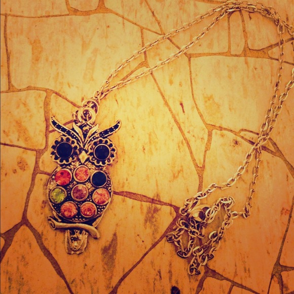 Rhinestone accent pendant necklace