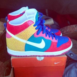 Women's Nikes. Only worn twice. Great condition