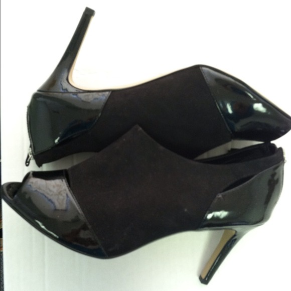 NWOB Ann Taylor Black Peep Toe Heels Shoes 9.5