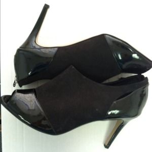 NWOB Ann Taylor Black Peep Toe Heels Shoes 9.5