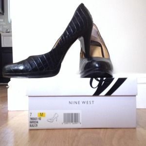 Super sexy black crocodile pattern pumps