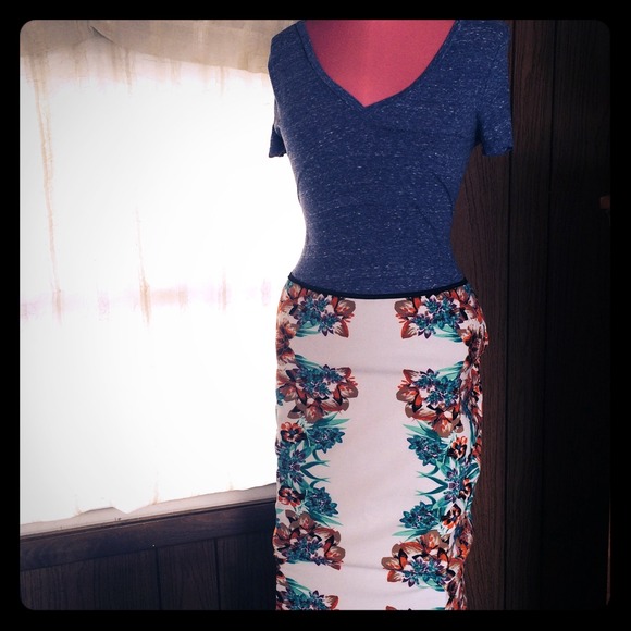 Bisou Bisou Dresses & Skirts - 🆕High low pencil skirt.