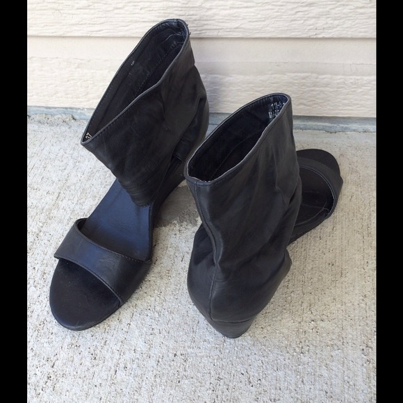 ❌SOLD❌Faux Leather Ankle Wrap Sandal - Picture 2 of 4