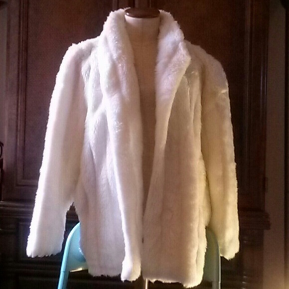 *RESERVED* Vintage White Faux Fur Coat NEVER WORN!