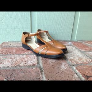 SZ 8A Salvatore Ferragamo T Strap Leather sandals