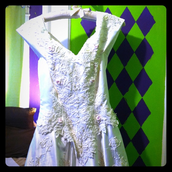 👰Off White Wedding Dress