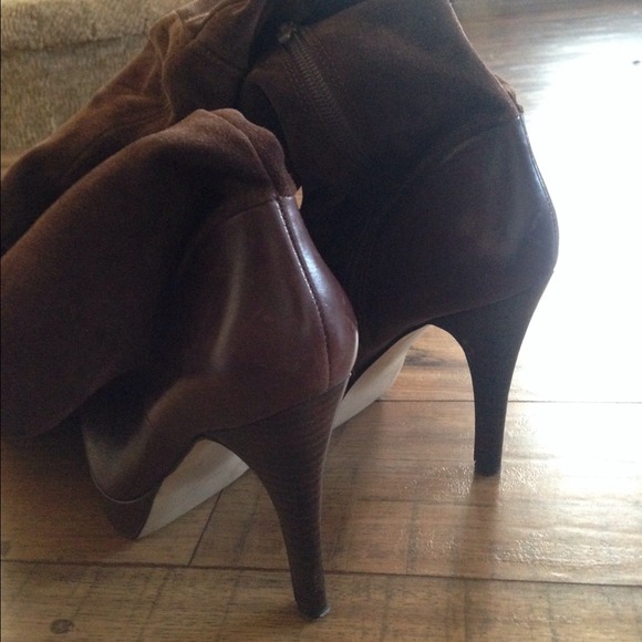 Sold locally🎀 brown suede boots - Picture 2 of 4