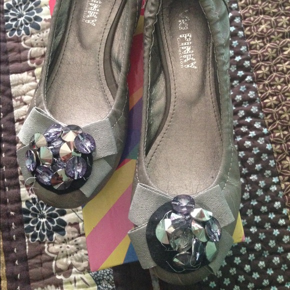 Flats - Picture 2 of 4