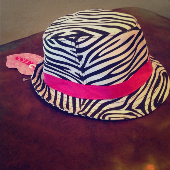 Little girl's zebra print hat w/pink ribbon trim - Picture 1 of 3