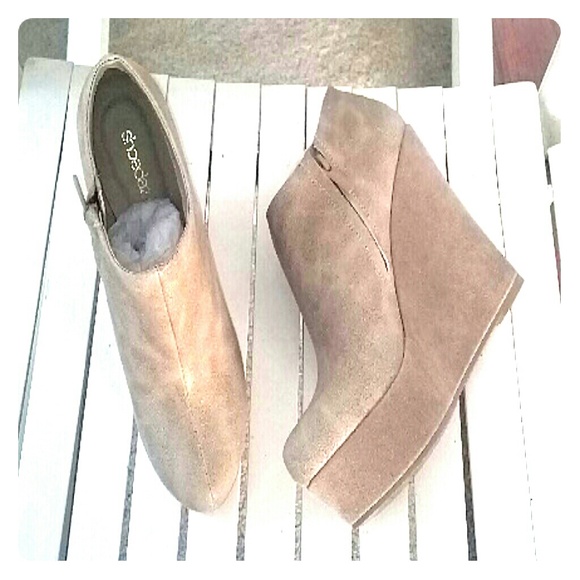 Wedge ankle booties
