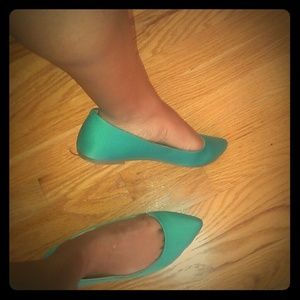 Emerald green pointed toe flats