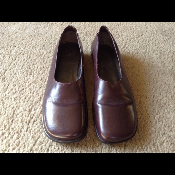 ⭐️REDUCED🌟 LEATHER FLATS⭐️