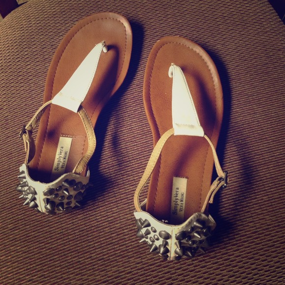 VERA WANG spiked sandals ☀️