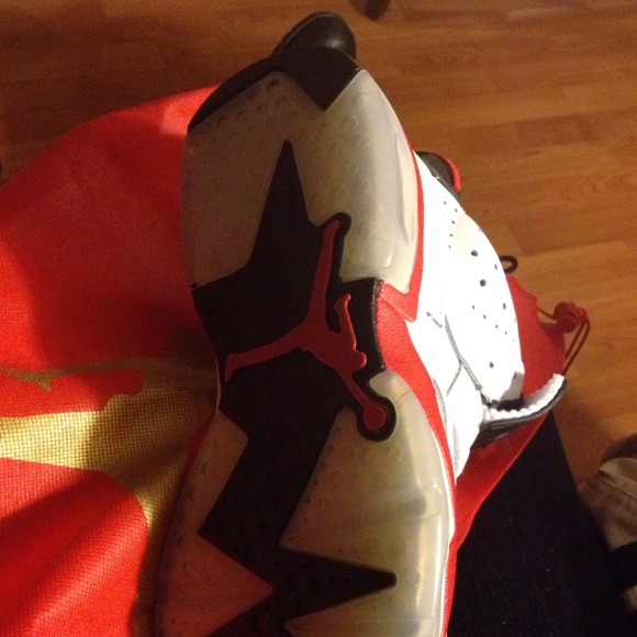 Jordan 11s white n red - Picture 3 of 3