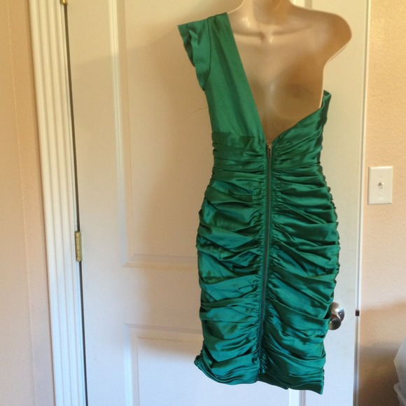 WOW gorgeous Vera wang lavender label dress size 6 - Picture 2 of 3