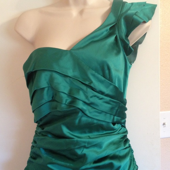 WOW gorgeous Vera wang lavender label dress size 6 - Picture 3 of 3