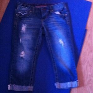 Jean capris. Sequined back pockets