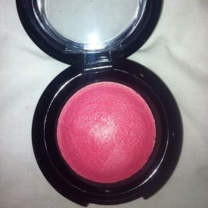 Baked shimmery pink blush