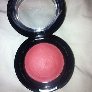 Baked blush + free sample