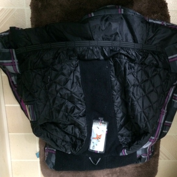 Ski and snowboard jacket - Picture 2 of 4