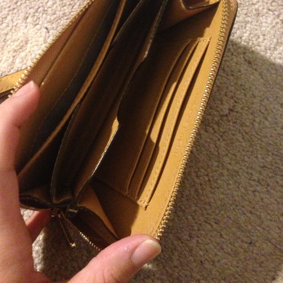 ❌SOLD❌Micheal Kors Clutch/Wallet - Picture 3 of 3