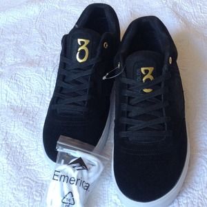 Emerica shoes black & white