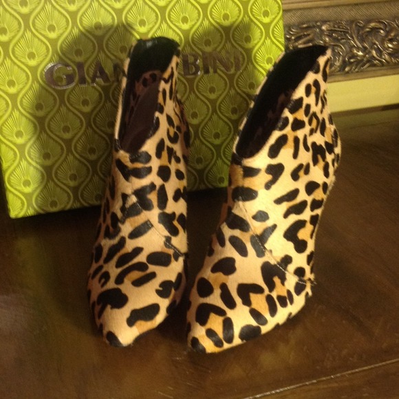 GB faux pony hair Cheetah print booties