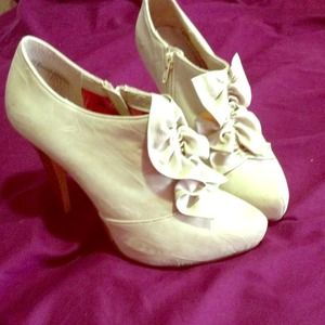 Dollhouse Creme Ruffle Heels