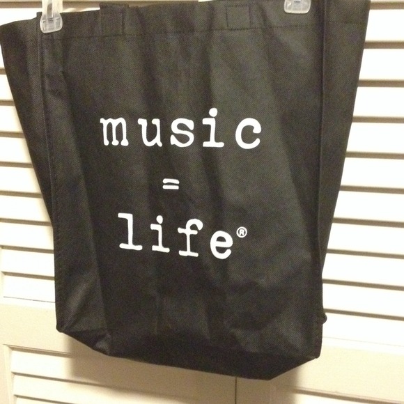 Hot Topic tote