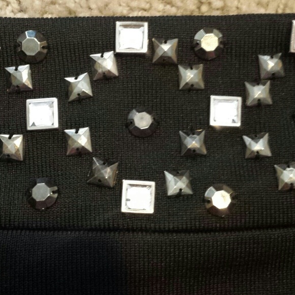 2B Bebe skirt - Picture 2 of 2