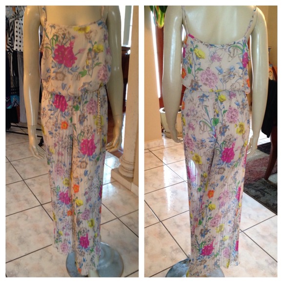 2 Jumpsuit 1med 1large
