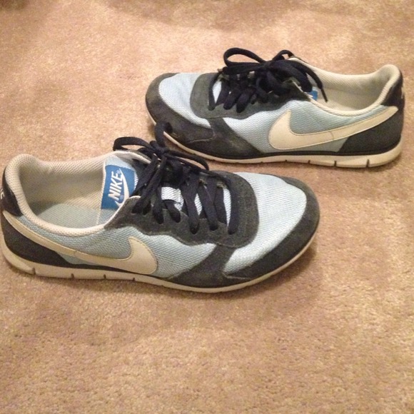 Retro Nike Tennis shoes