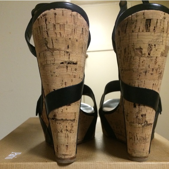 🚫SOLD🚫 CHRiSTiAN LOUBOUTiN WEDGES - Picture 4 of 4