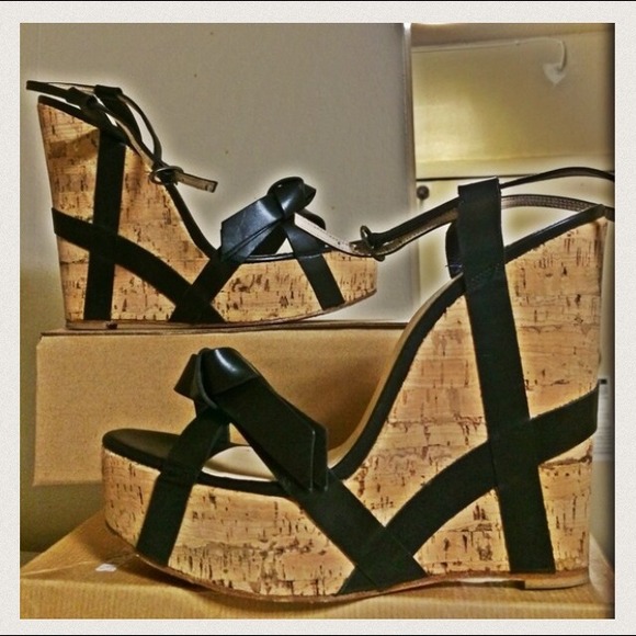 🚫SOLD🚫 CHRiSTiAN LOUBOUTiN WEDGES - Picture 3 of 4