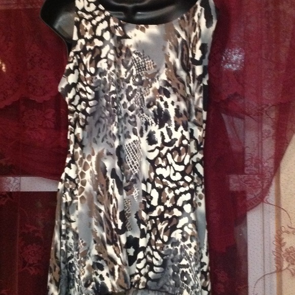 Animal print top🌺🌺SOLD🌺🌺 - Picture 2 of 4