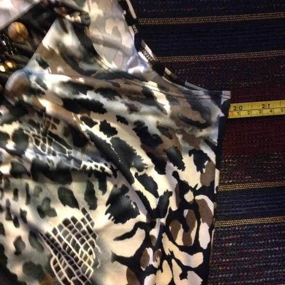 Animal print top🌺🌺SOLD🌺🌺 - Picture 4 of 4
