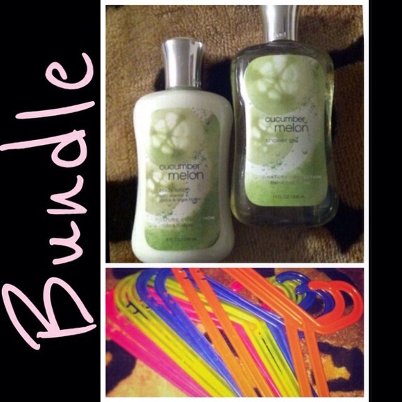 🔴Sold🌼Lotion and hanger Bundle