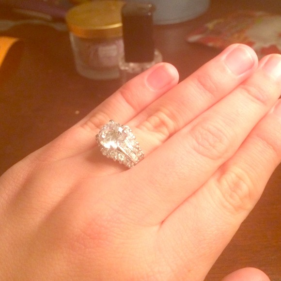 ❌Sold in bundle❌Size 6 cubic zirconia ring