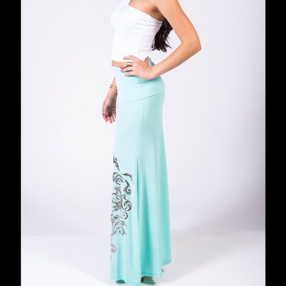 ⭐️HP⭐️Mint/Green Metallic Print Foldover MaxiSkirt - Picture 4 of 7