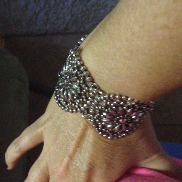 Vintage inspired toggle bracelet - Picture 3 of 3