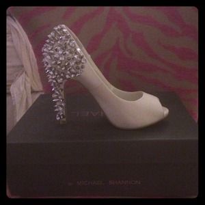 Michael Shannon off white studded heels💥