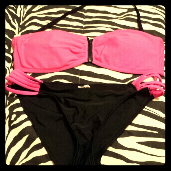 Black & Hot Pink Bathnsuit